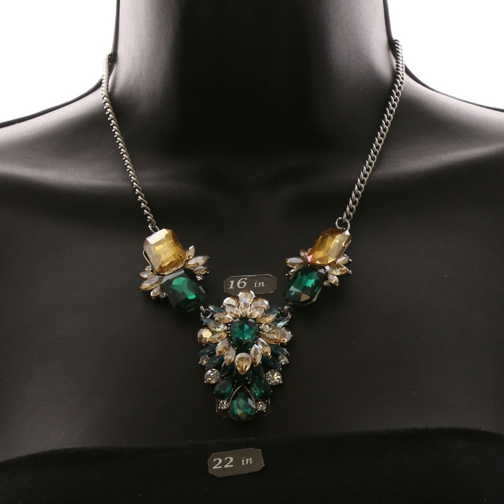 Luxury Crystal Necklace Silver/Green NWOT - Picture 4 of 4